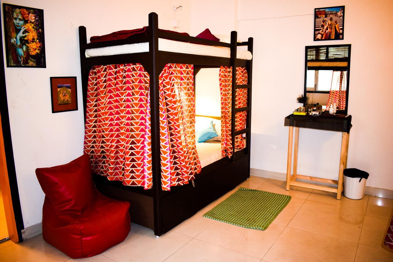 Roots Hostel New Delhi Exterior photo